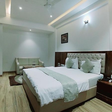 Hotel Sai Pratik, Newly Built Up, Complimentary Shuttle To The Temple Shirdi Eksteriør billede