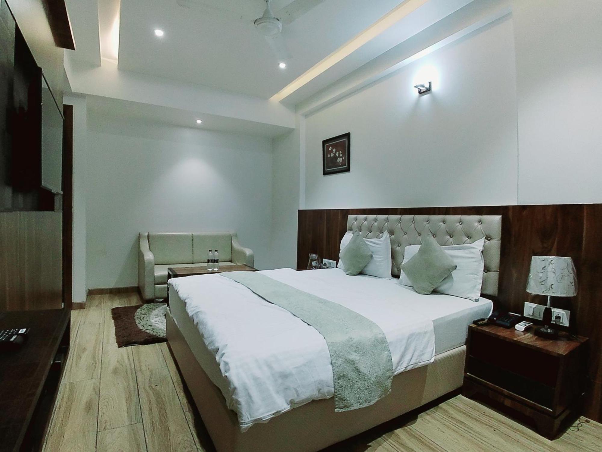 Hotel Sai Pratik, Newly Built Up, Complimentary Shuttle To The Temple Shirdi Eksteriør billede